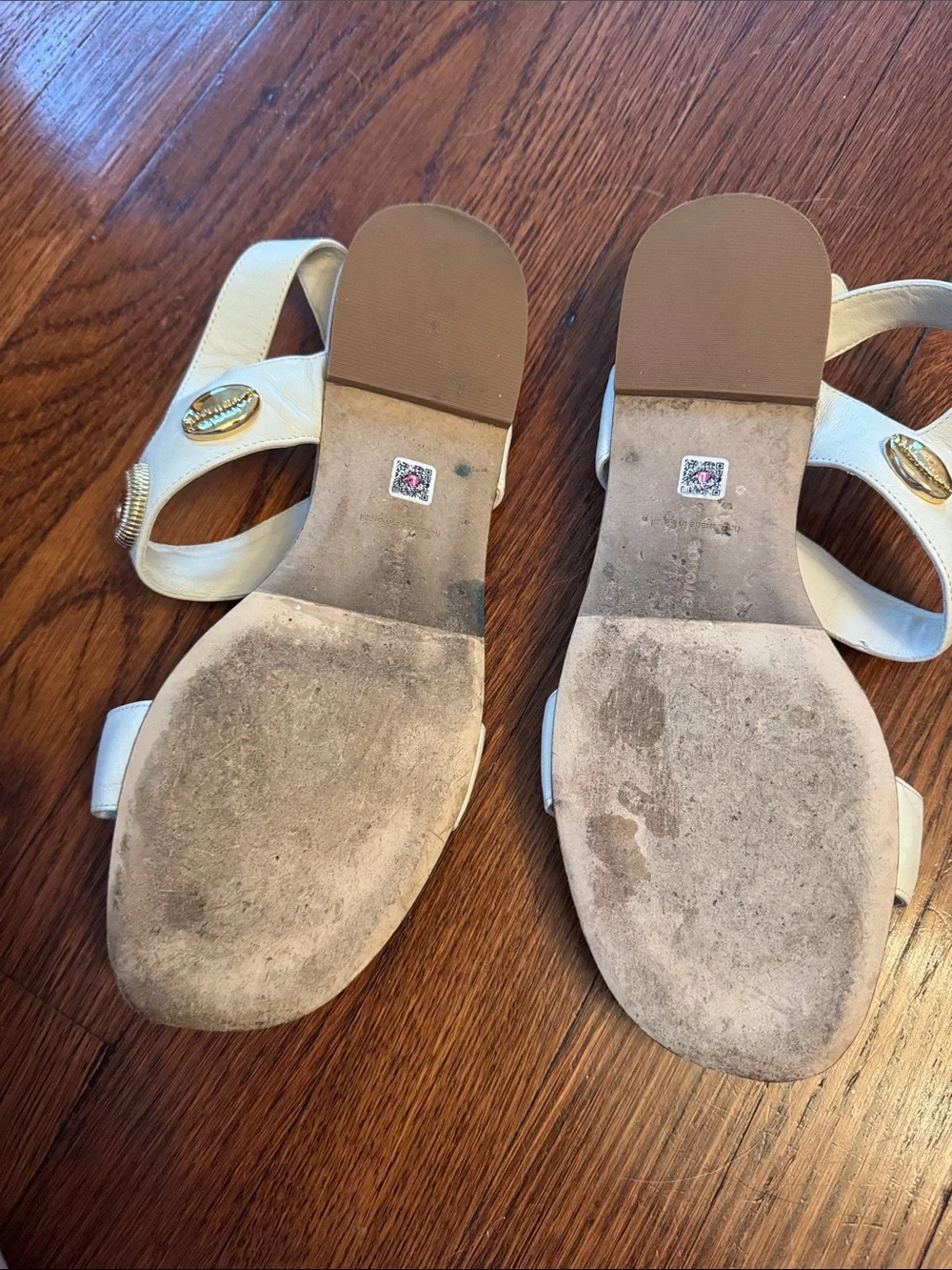 Larroude White women’s Sandals with Gold Shell & Star Accents - Picture 4 of 4